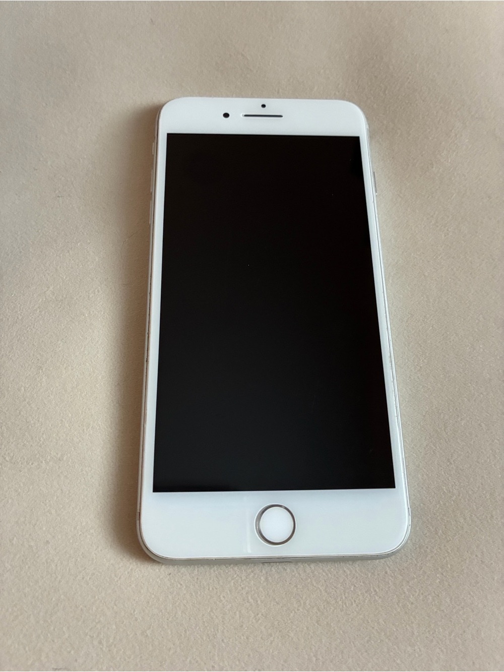 Apple iPhone 8 Plus Silver FOR PARTS OR REPAIR Not Working - Picture 2 of 10